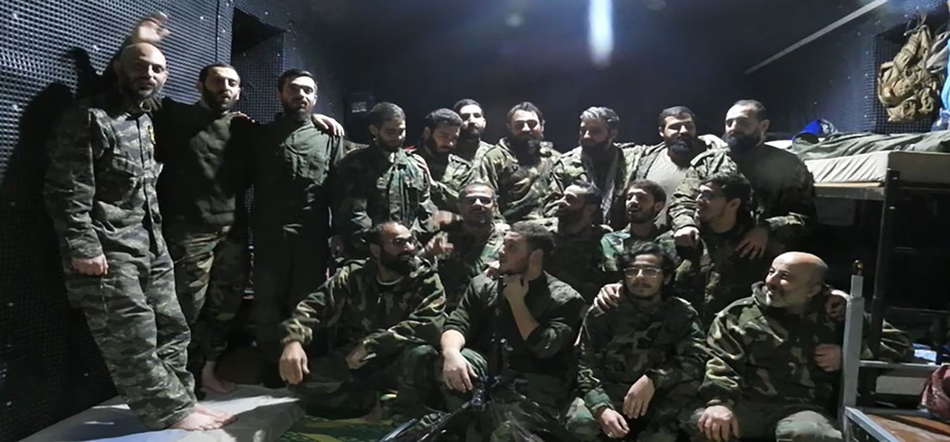 Miembros de Hezbollah posan ante la cámara (IDF)