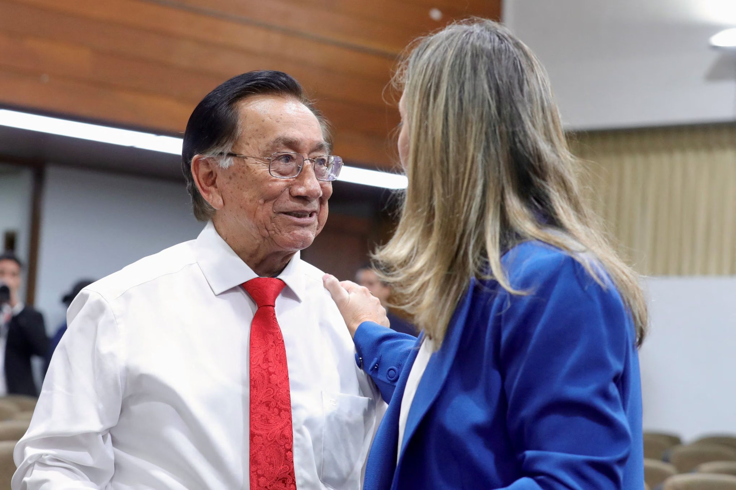 Members of Peru's Congress Jose Maria Balcazar and Maria del Carmen Alva, talk as Congress holds a session to elect a new president following Jose Jeri's ousting over a scandal involving undisclosed meetings with a Chinese businessman, in Lima, Peru February 18, 2026. Ernesto Arias/Peru Congress/Handout via REUTERS ATTENTION EDITORS - THIS IMAGE HAS BEEN SUPPLIED BY A THIRD PARTY NO RESALES. NO ARCHIVES.