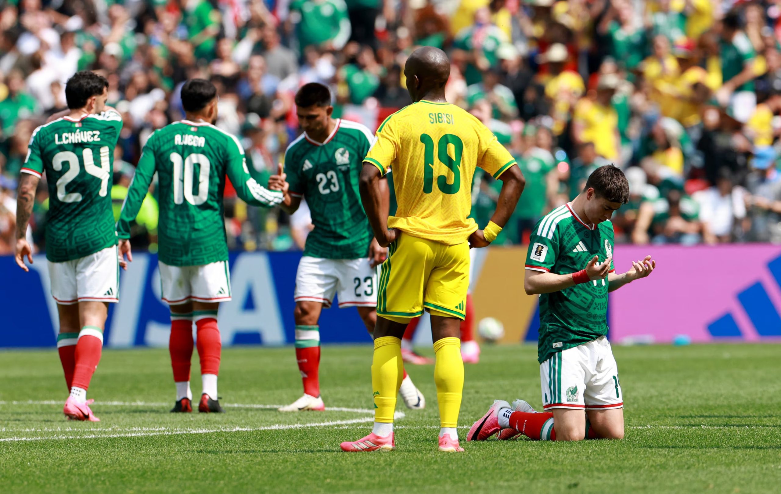 El premio causó revuelo porque Sudáfrica viene de una derrota en el debut ante México y el empate aún no asegura el pase a la siguiente ronda. REUTERS/Henry Romero