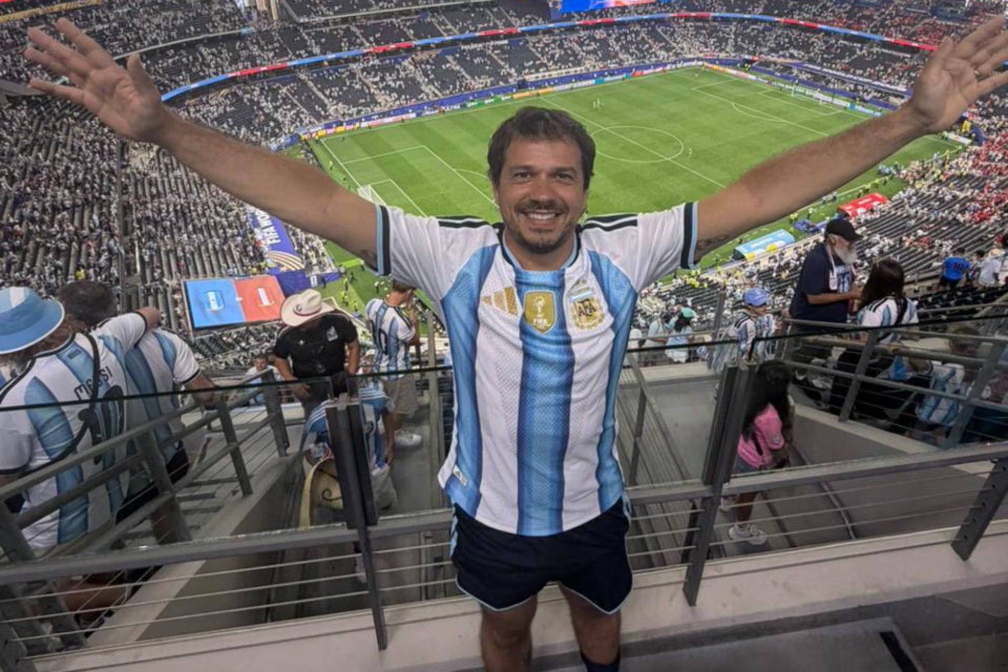 KQ en el estadio en el Argentina-Austria