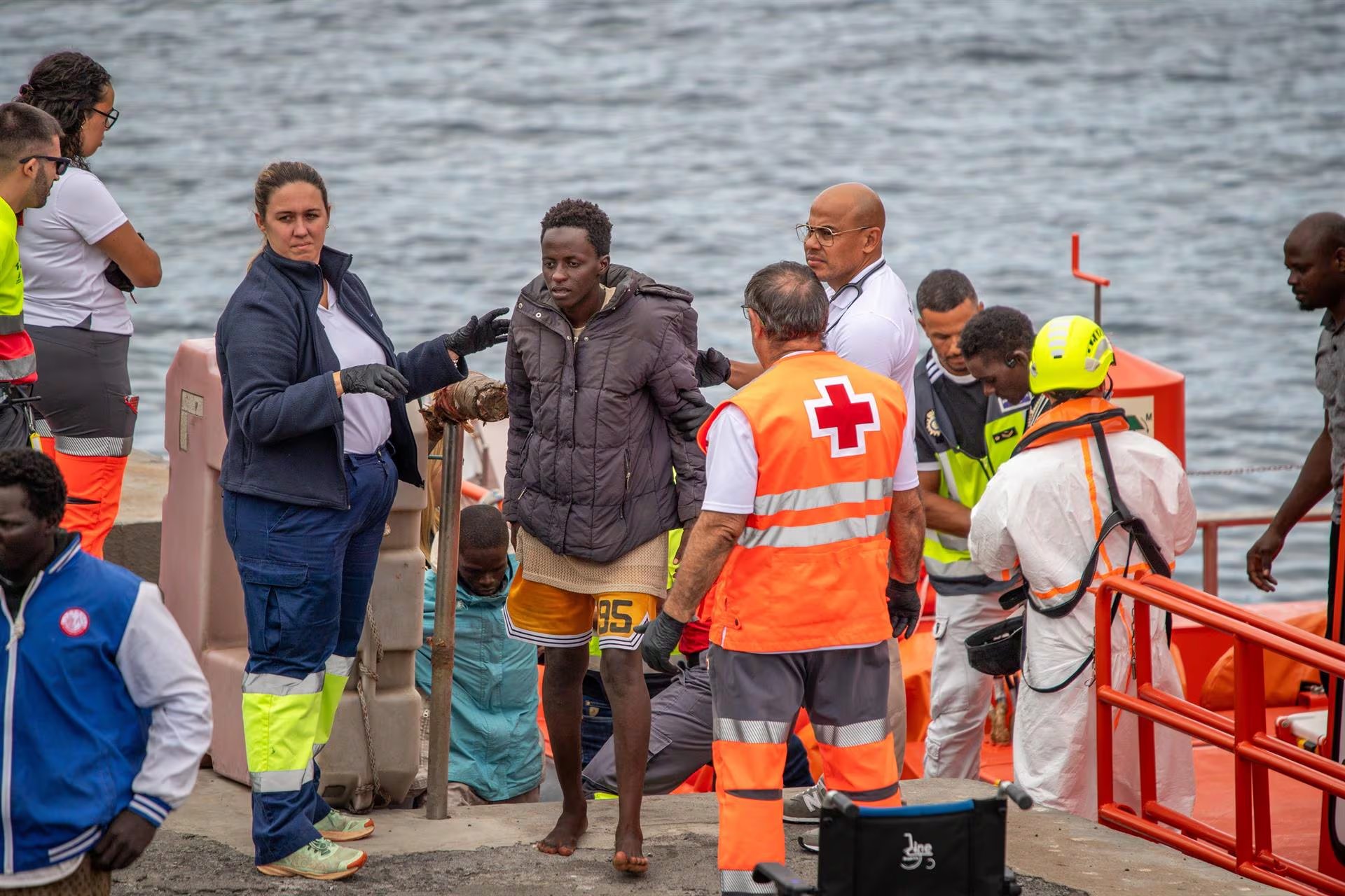 Varias personas migrantes llegan a Canarias. (Europa Press)