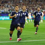 Patada brutal a Senesi y penal clave: Lautaro Martínez rompe su sequía mundialista
