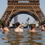 Francia propone aire acondicionado obligatorio en colegios y hospitales ante ola de calor récord