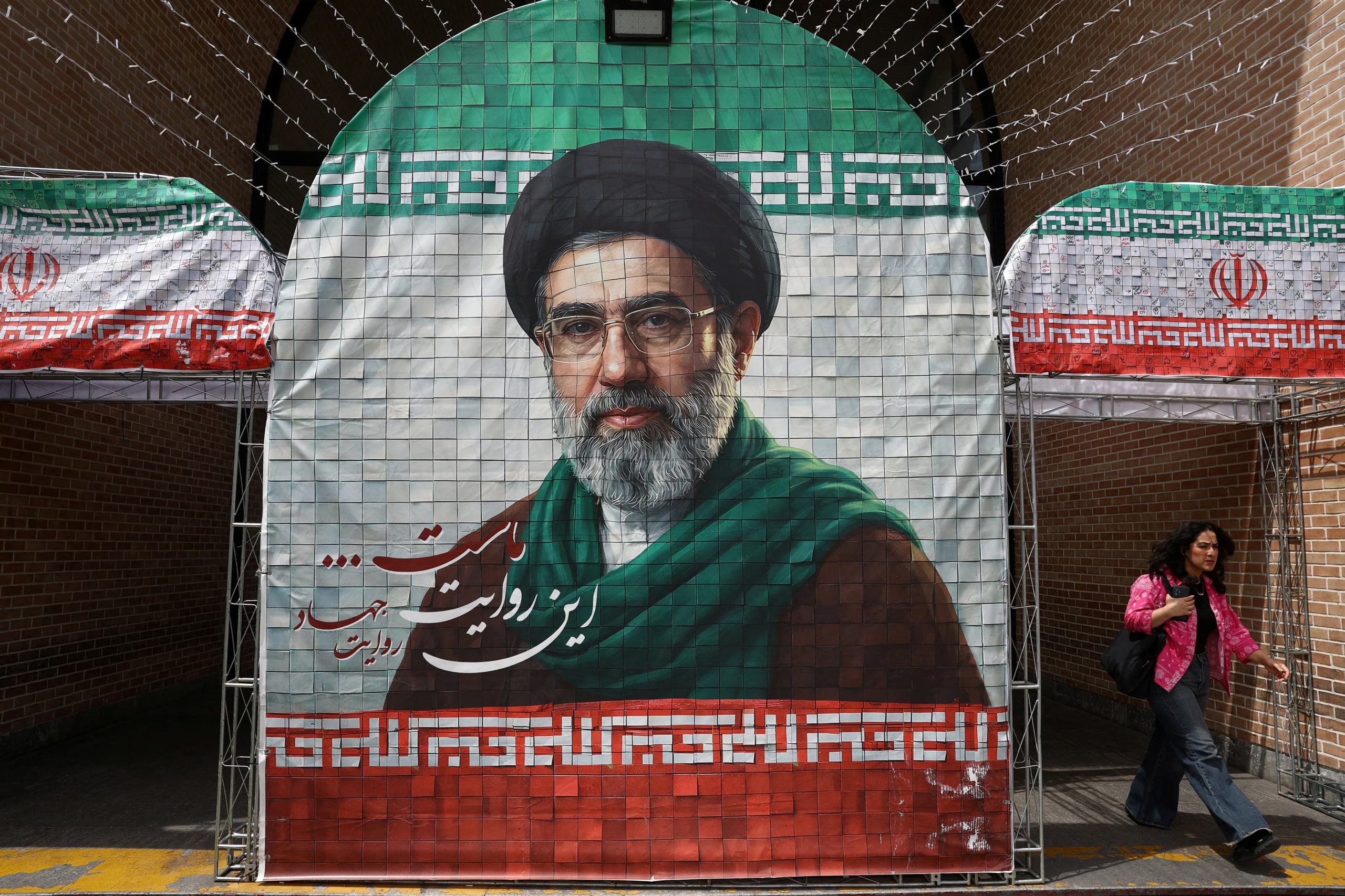 Retrato de Mojtaba Khamenei, líder religioso de Irán