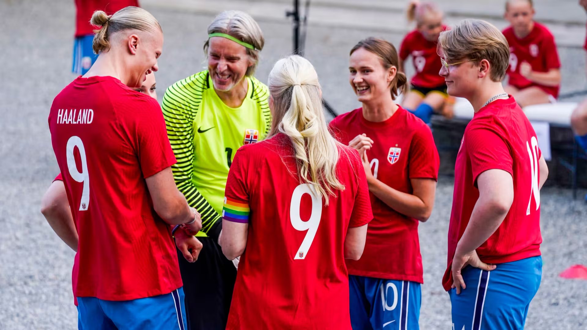 Erling Haaland jugó en el equipo de las princesas Mette-Marit e Ingrid Alexandra (Casa Real)