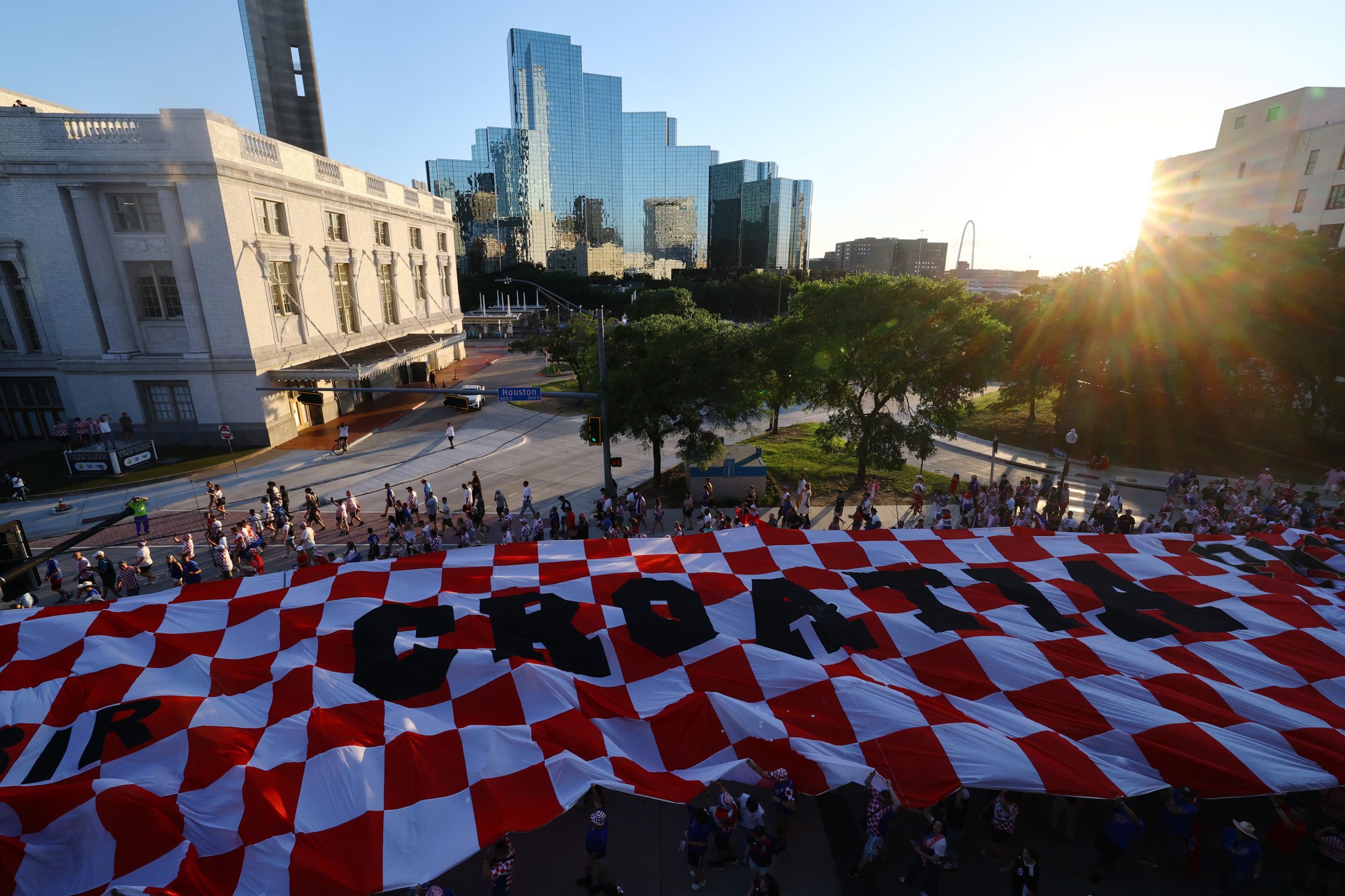 La bandera croata recorre las calles tejanas en una muestra de fervor futbolístico (Reuters)