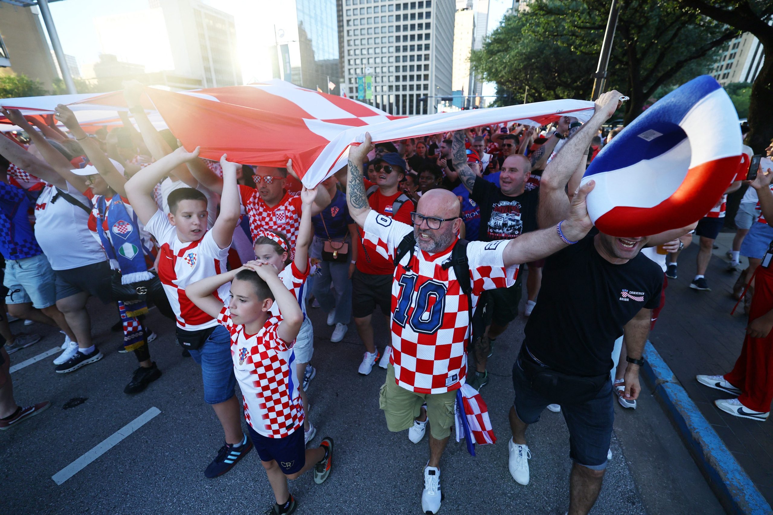 La fiesta croata en Dallas marcó el inicio del camino de la selección en el Grupo L del Mundial 2026.(Reuters)