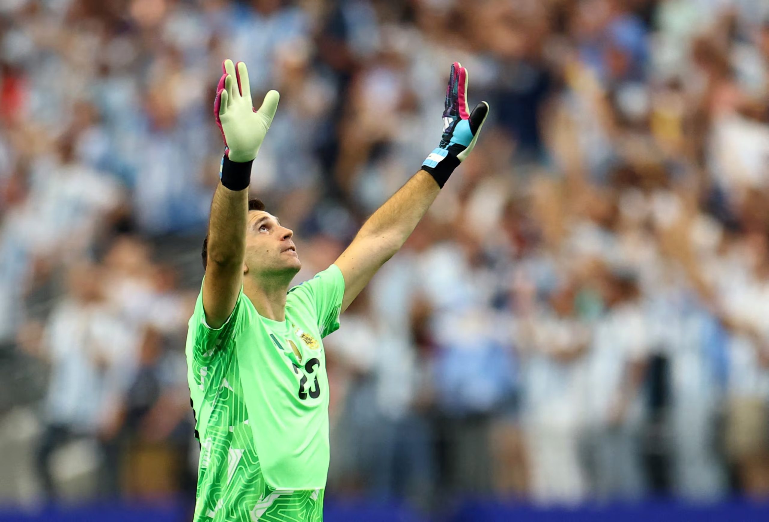 Dibu Martínez, una fija en el arco de la Selección (REUTERS/Hannah Mckay)