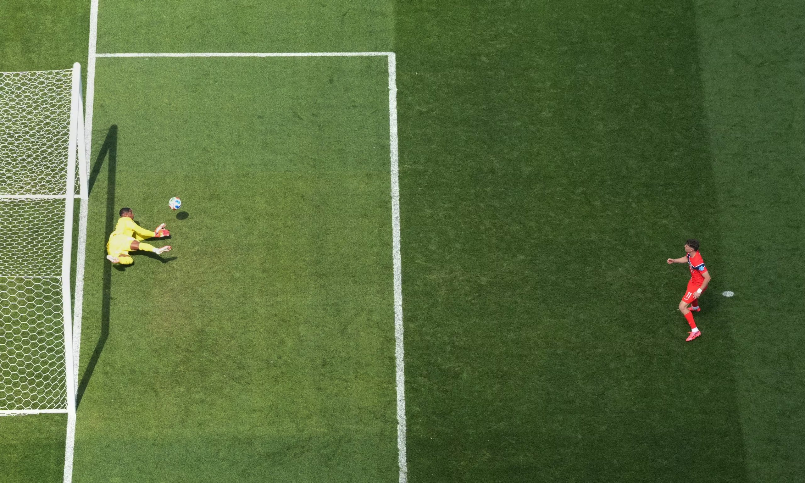 Jordet sostiene que la probabilidad de fallo en penales aumenta cuando errar significa la eliminación inmediata del equipo (REUTERS/Dylan Martinez)