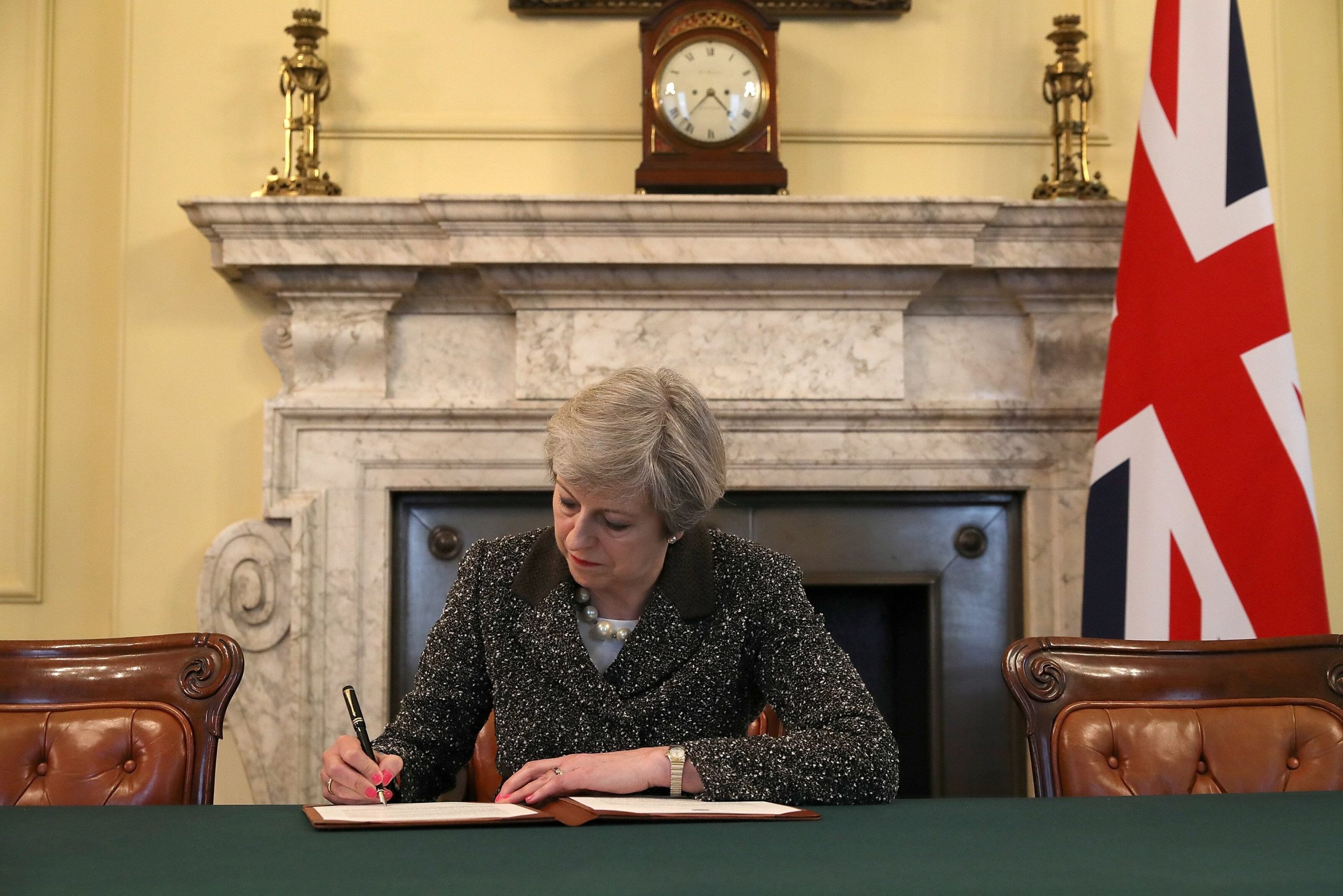 Theresa May gobernó entre 2016 y 2019. Su gestión estuvo marcada por las difíciles negociaciones del Brexit y por los reiterados rechazos parlamentarios al acuerdo alcanzado con la Unión Europea. (REUTERS/ARCHIVO)