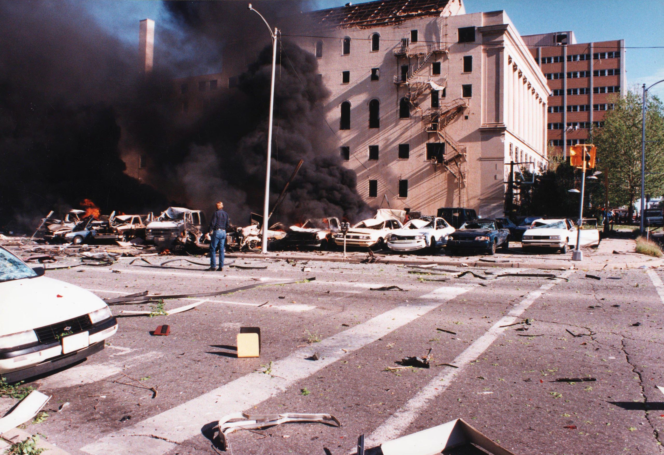 La explosión de un camión bomba frente al Edificio Federal Alfred P. Murrah, en la ciudad de Oklahoma, dejó 168 muertos y cientos de heridos. El atentado fue provocado por el militante antigubernamental Timothy McVeigh, quien fue ejecutado en 2001 por sus crímenes (© Charles Porter IV/ZUMAPRESS.com/Grosby)