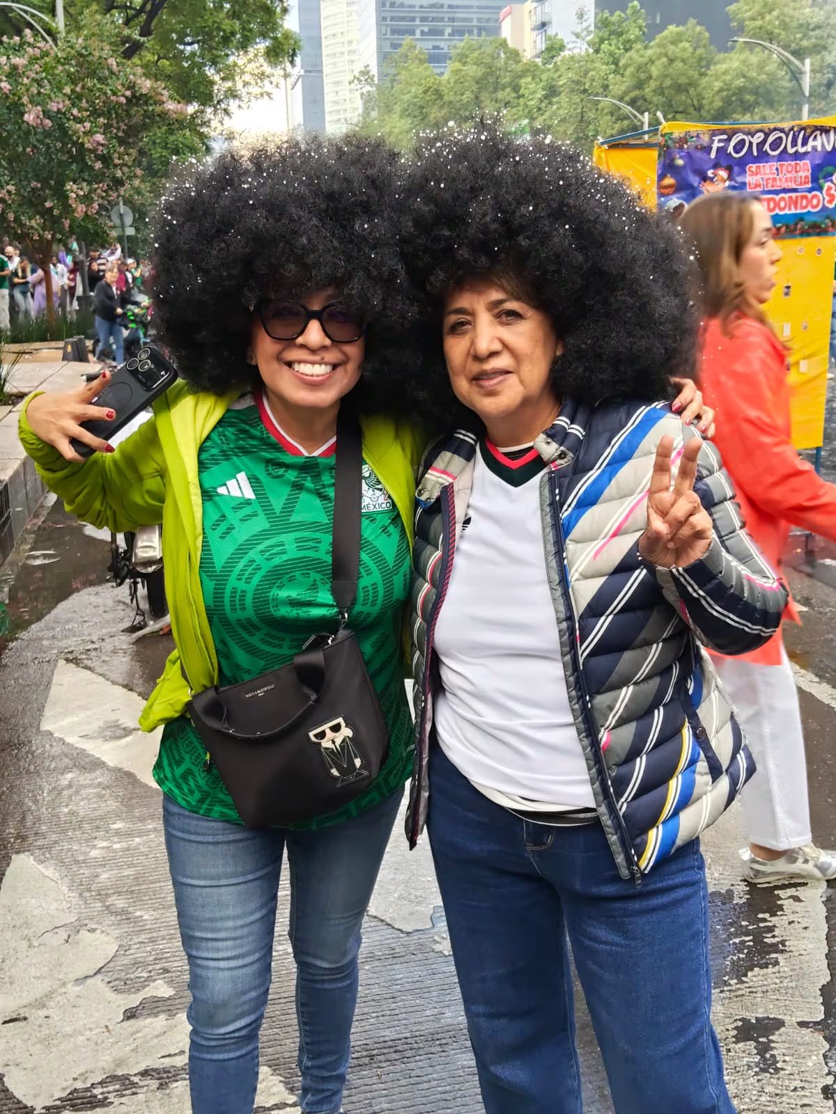 Paseo de la Reforma se llena de gente en busca del ambiente mundialista. (Néstor Hernández/ Infobae)