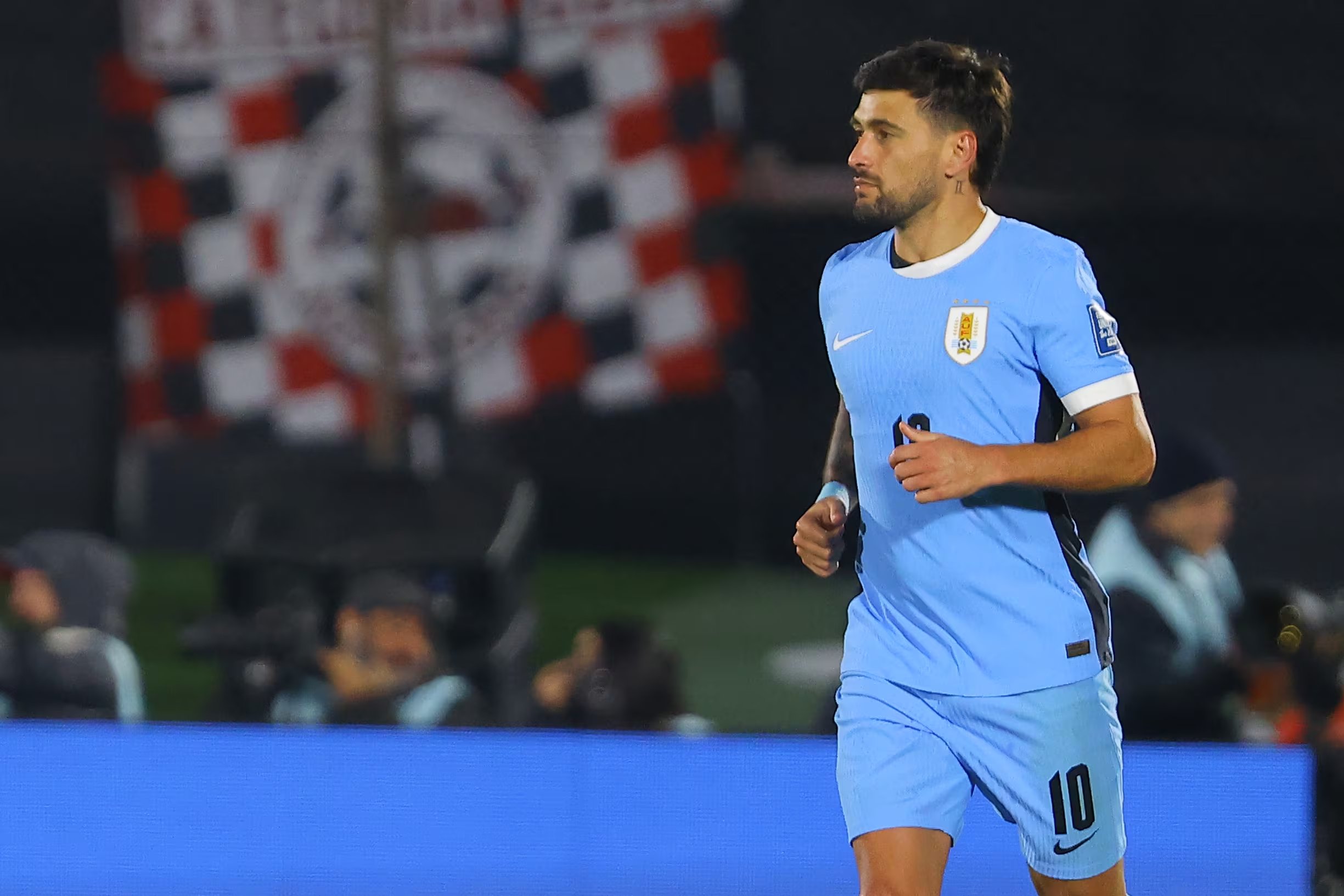 La situación de Giorgian De Arrascaeta es evaluada a contrarreloj y su debut mundialista queda en duda (EFE/Gastón Britos)
