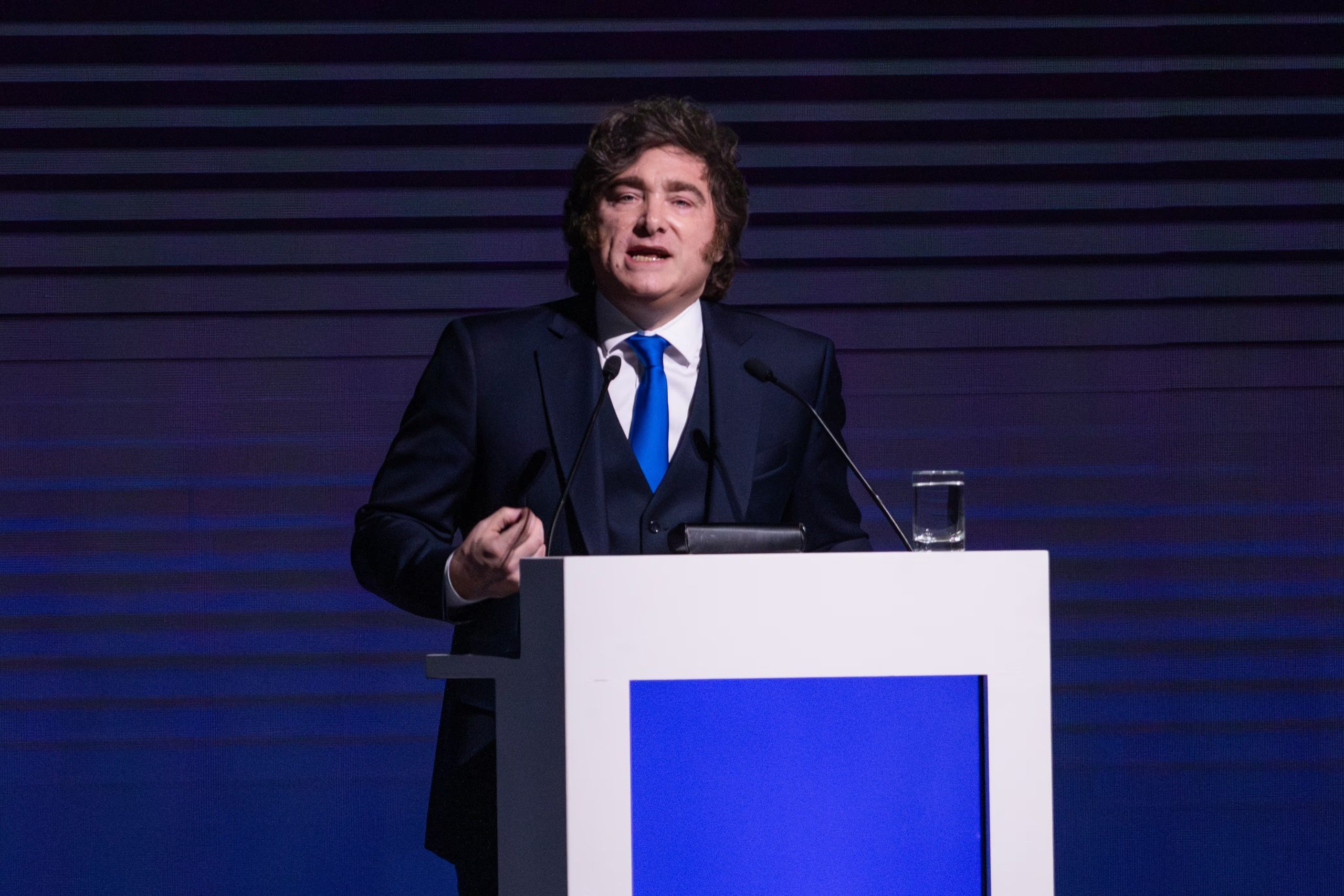 La Oficina del Presidente de la República Argentina, Javier Milei, informó, a través de un comunicado, que el país seguirá de cerca la evolución de la emergencia en Venezuela y está dispuesto a ofrecer colaboración humanitaria