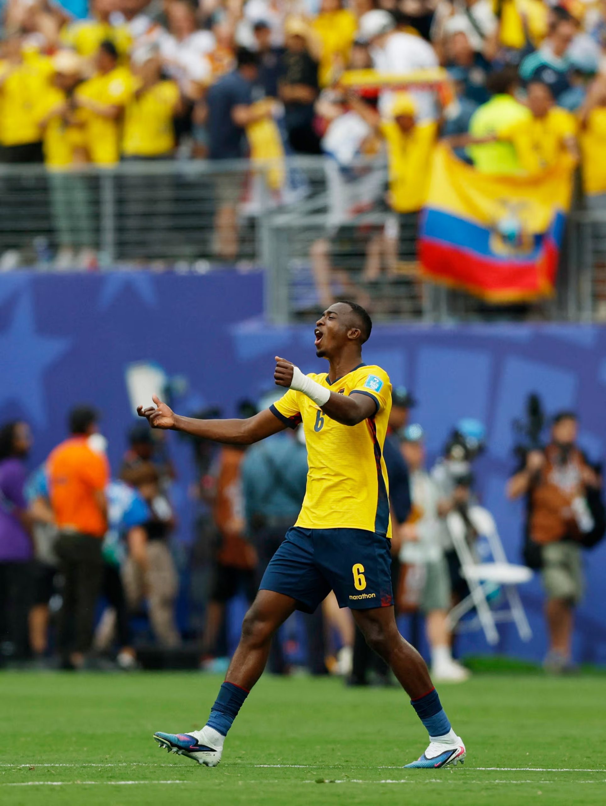 Willian Pacho, el muro con el que Ecuador se aferró al triunfo ante Alemania en el Mundial (REUTERS/Jeenah Moon)