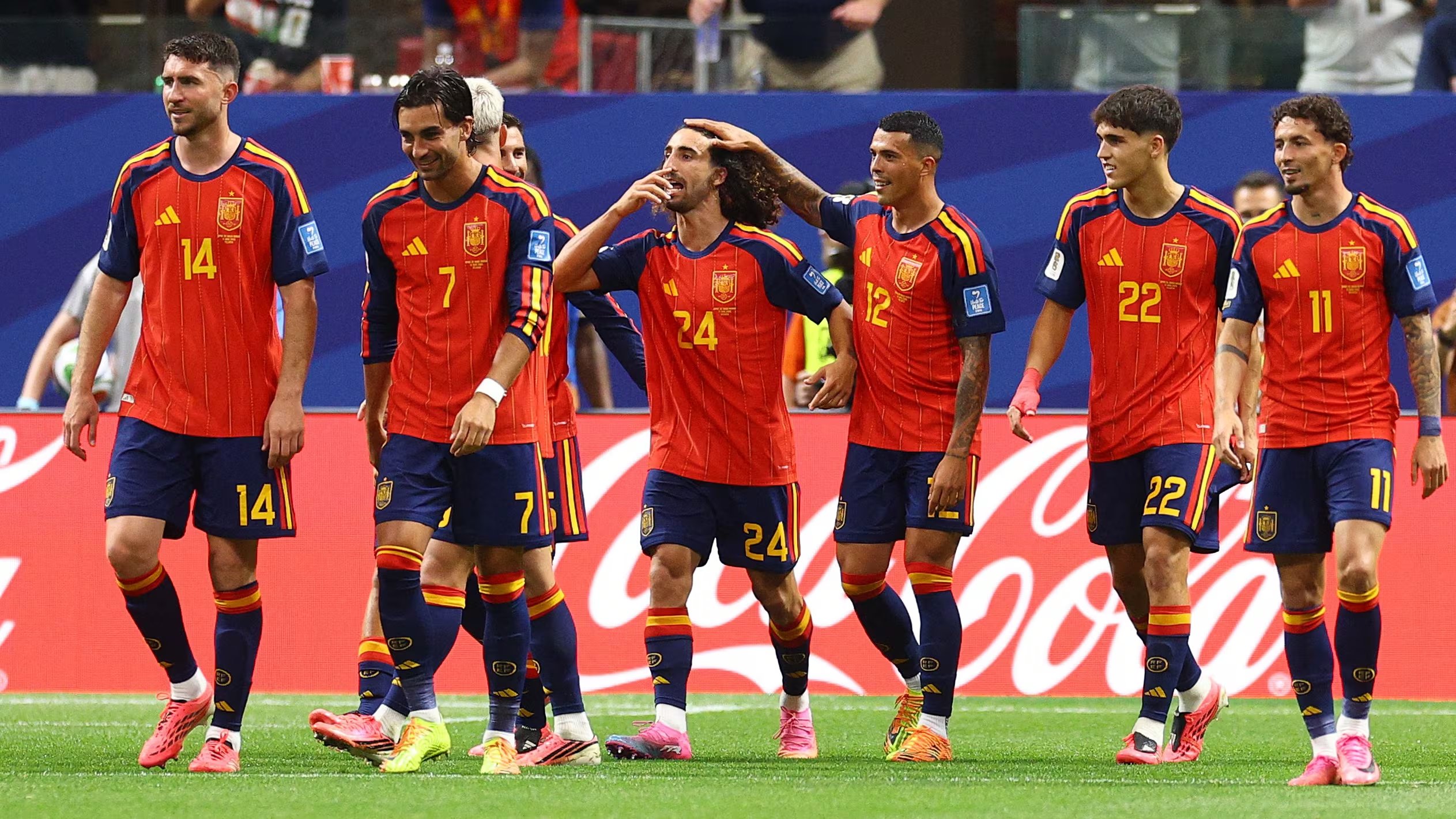 Los jugadores de la selección española durante el partido ante Arabia Saudí (Reuters/Nathan Ray Seebeck)