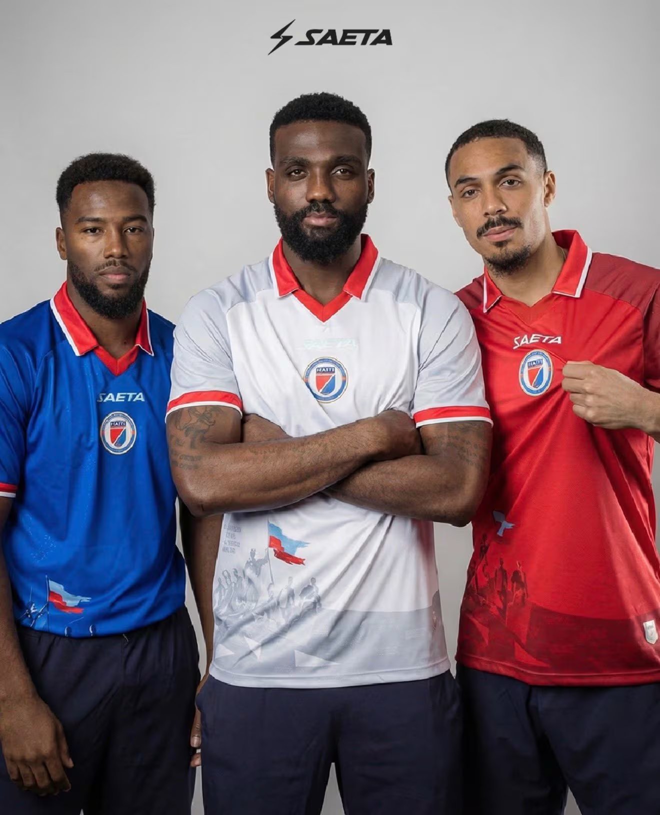 Estas son las tres camisetas que diseñó Saeta para Haití - crédito Saeta