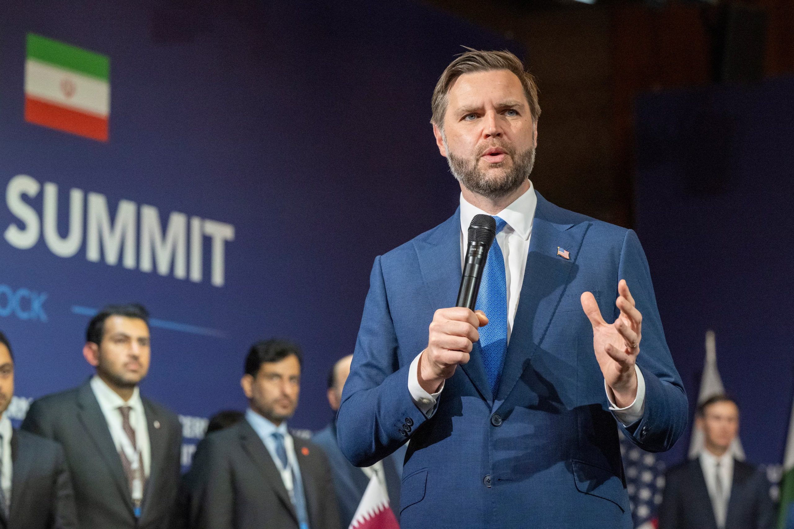 El vicepresidente de EEUU, JD Vance, este domingo durante las conversaciones entre Estados Unidos e Irán, mediadas por Pakistán y Qatar, Suiza (EFE)