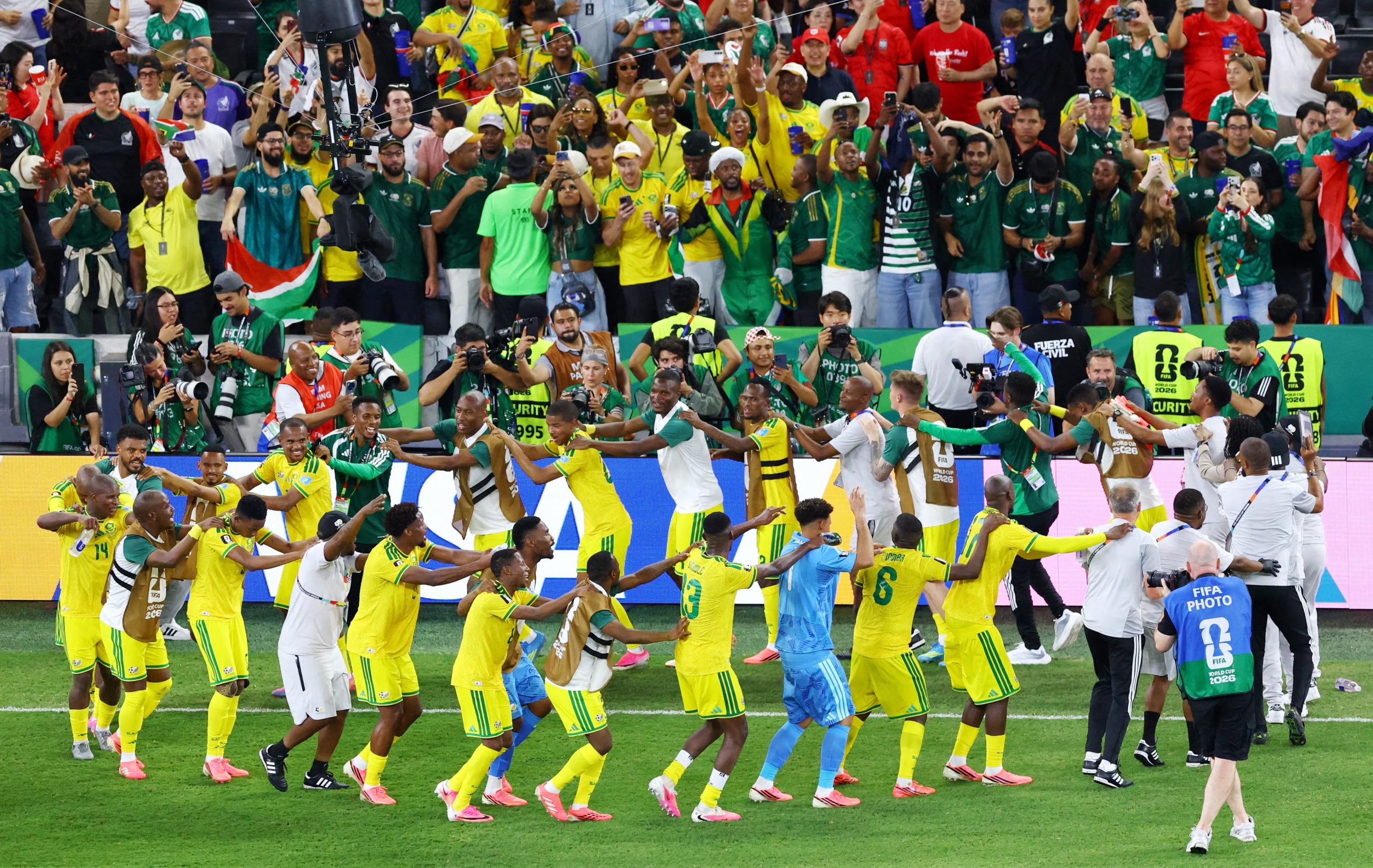 Sudáfrica celebra el pase histórico a finales. REUTERS/Raquel Cunha