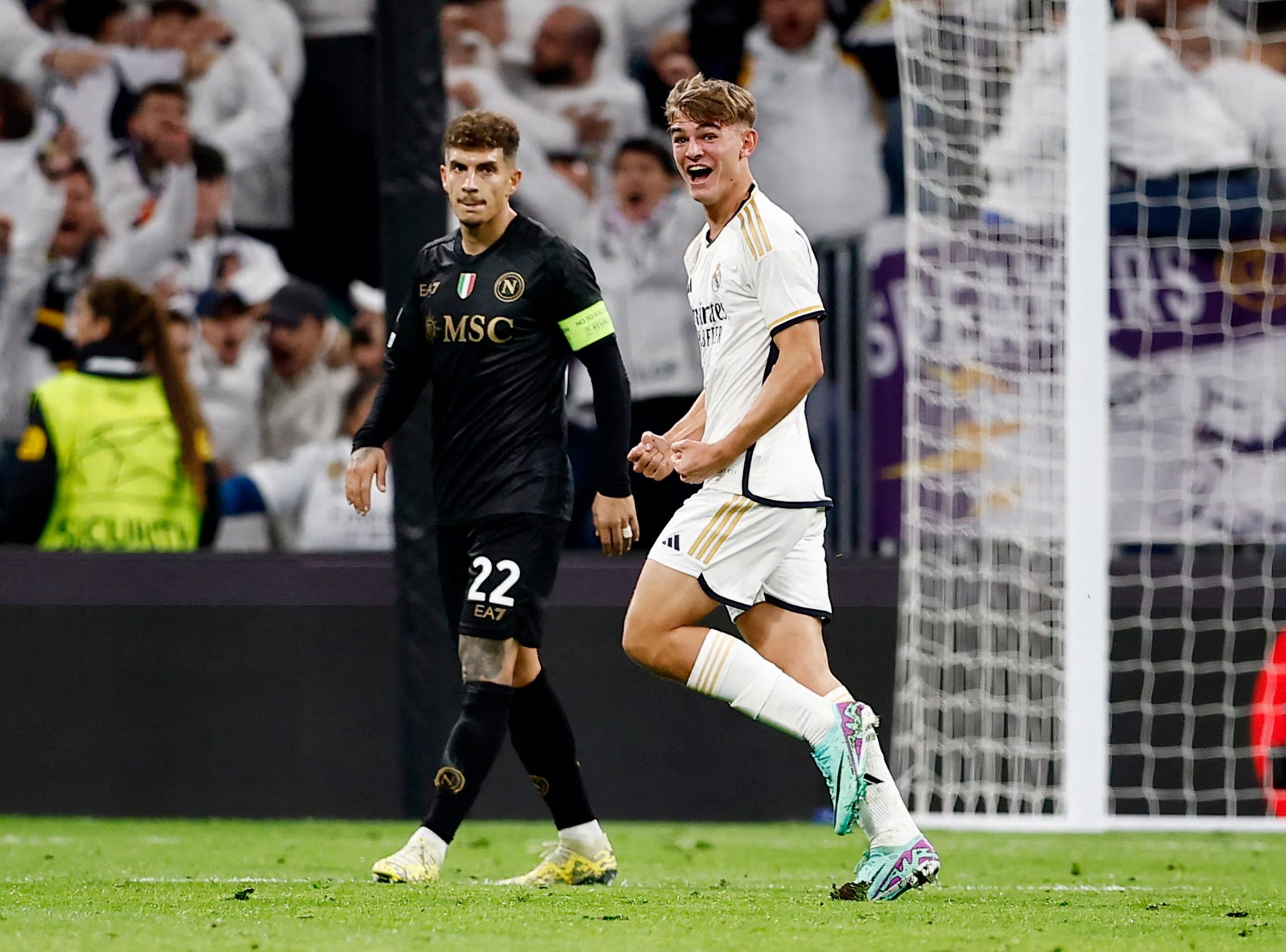 Nico Paz celebrando un gol con la camiseta del conjunto Merengue en la Champions League ante Napoli (REUTERS/Juan Medina)