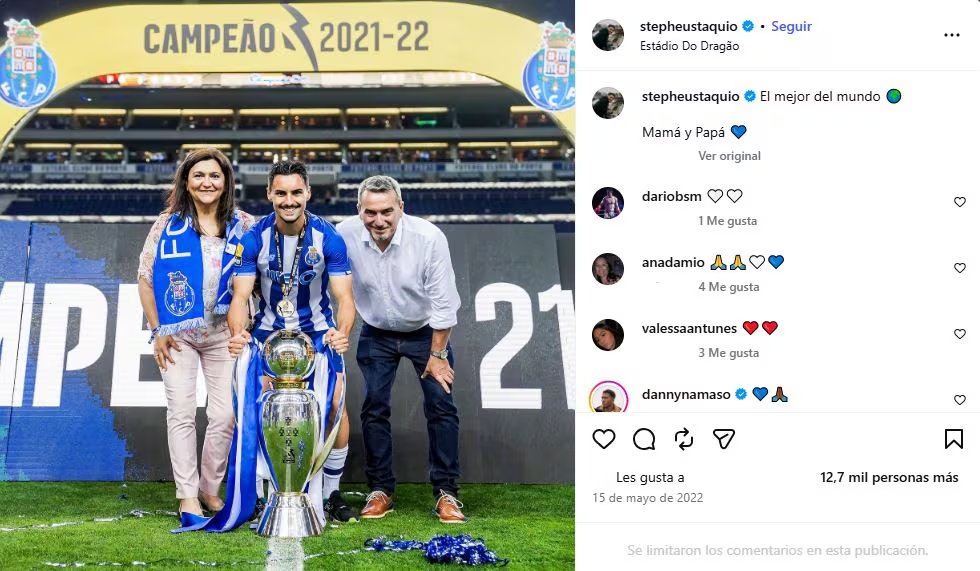 Stephen Eustáquio, junto a sus padres (@stepheustaquio)