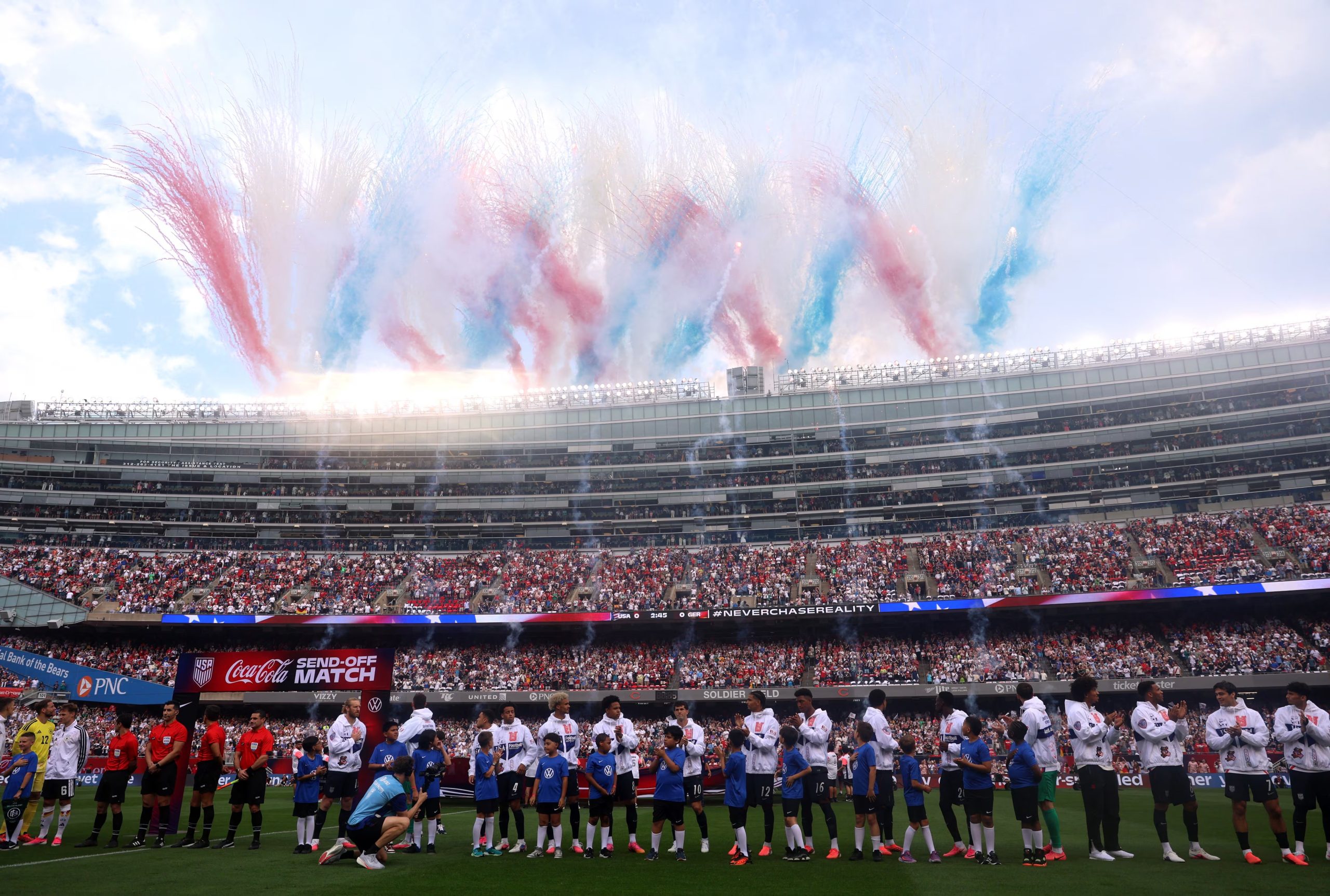 Más de 63.636 aficionados llenaron el Soldier Field de Chicago en el amistoso entre Estados Unidos y Alemania, según The Athletic (IMAGN IMAGES via Reuters/Talia Sprague)
