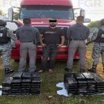 Hallan 105 kilos de cocaína en tanque de camión; detenido enfrenta proceso judicial