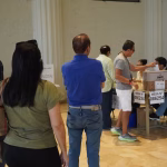 Peruanos en Ecuador acuden a las urnas para participar en la segunda vuelta presidencial