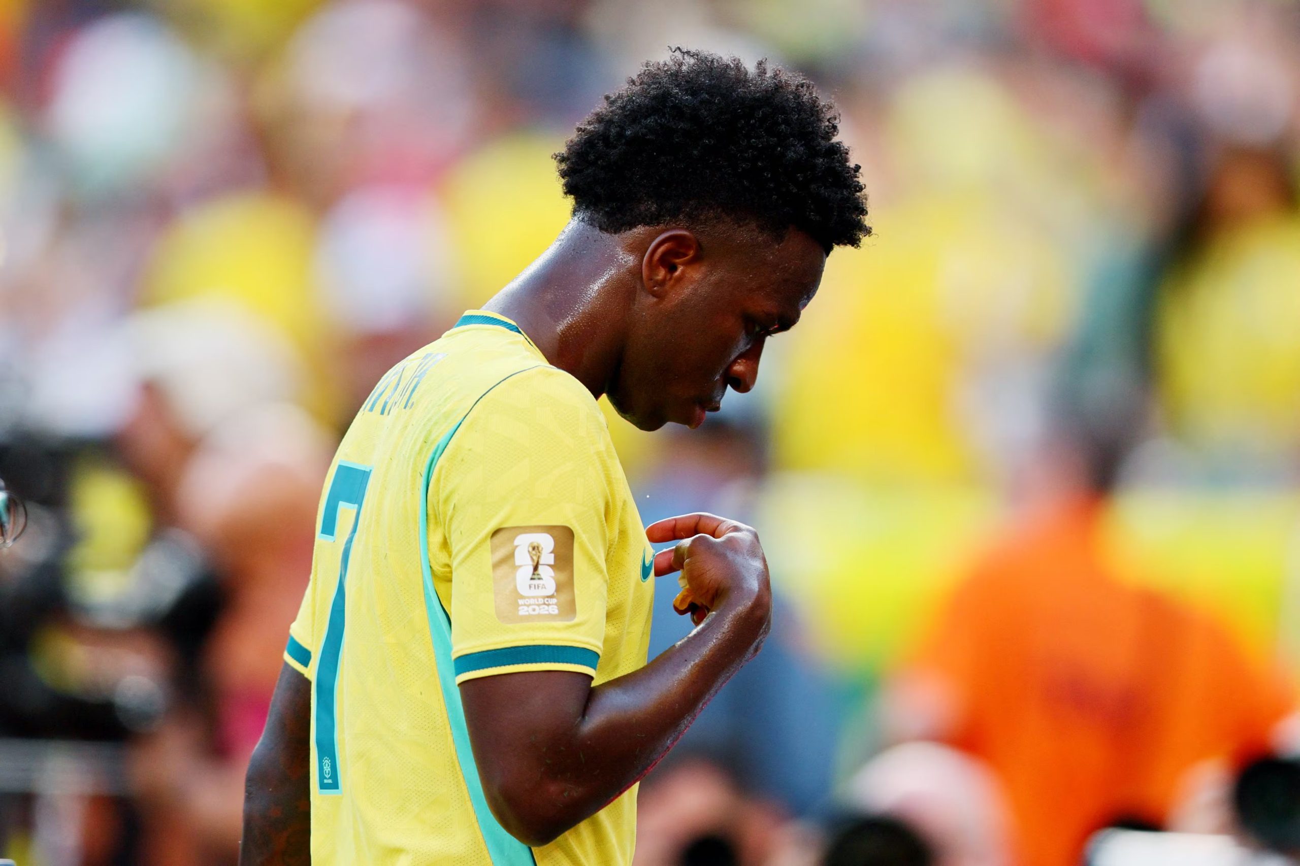 Vinicius Júnior afirmó que el césped del MetLife Stadium se seca rápido por el clima y el calor, y que eso vuelve más lento el juego de Brasil (IMAGN IMAGES via Reuters/Caean Couto)
