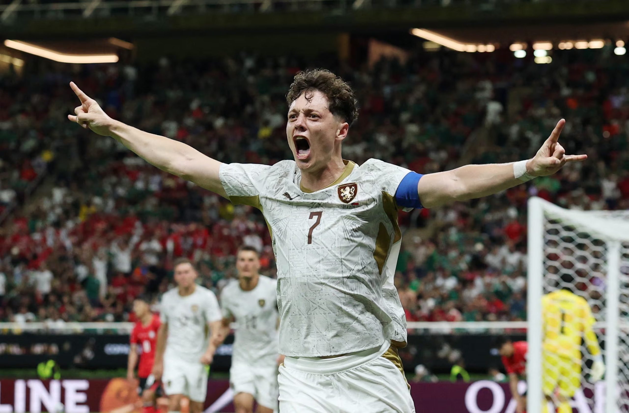 El gol de Krejčí termina una sequía de 20 años sin goles de Chequia en Mundiales, desde los dos tantos de Rosický en Alemania 2006. REUTERS/Paul Childs