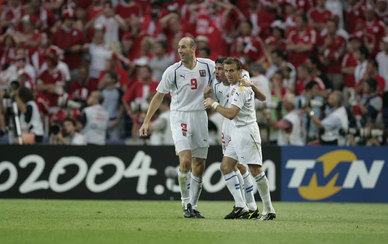 Jan Koller pasó de ser portero en sus inicios a convertirse en el máximo referente ofensivo de Chequia con 55 goles en 91 partidos. (X/ Czech Republic)