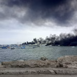 Reportan incendio de embarcaciones en rada del puerto de Manta
