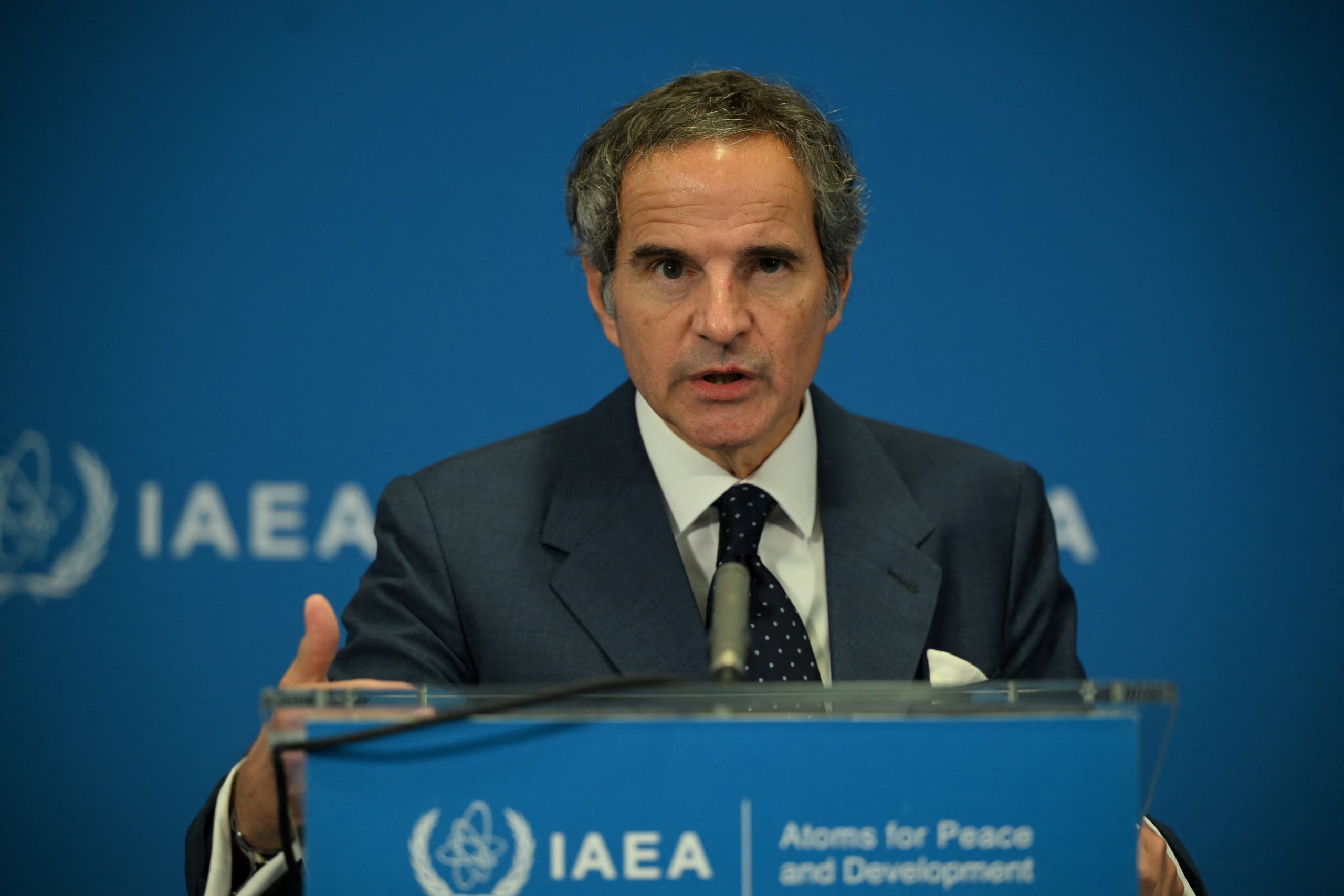 Epígrafe:
Rafael Grossi, director general del Organismo Internacional de Energía Atómica (OIEA), habla ante los medios en Viena el 5 de junio de 2026, dos días antes del ataque ruso contra el depósito de combustible nuclear de Chernóbil. (REUTERS/Elisabeth Mandl) 