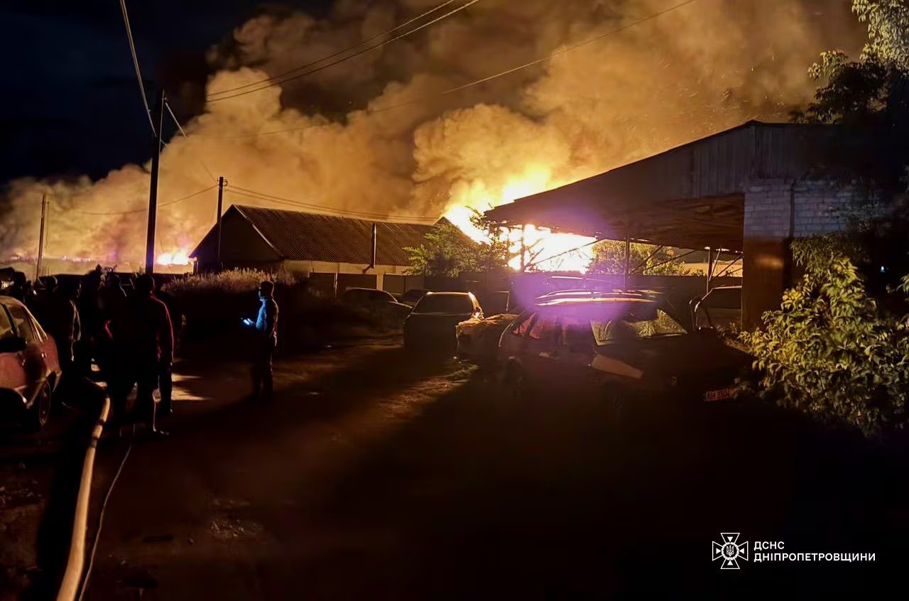 Los incendios en Odesa fueron apagados por los bomberos que llegaron rápidamente a los sitios afectados por el ataque ruso (Servicio Estatal de Emergencias de Ucrania)