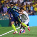 Golpe a camarógrafo: Uzbekistán impacta en duelo contra Colombia
