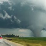 Illinois e Indiana bajo el azote de tornados: 3 fallecidos y más de 200 estructuras afectadas