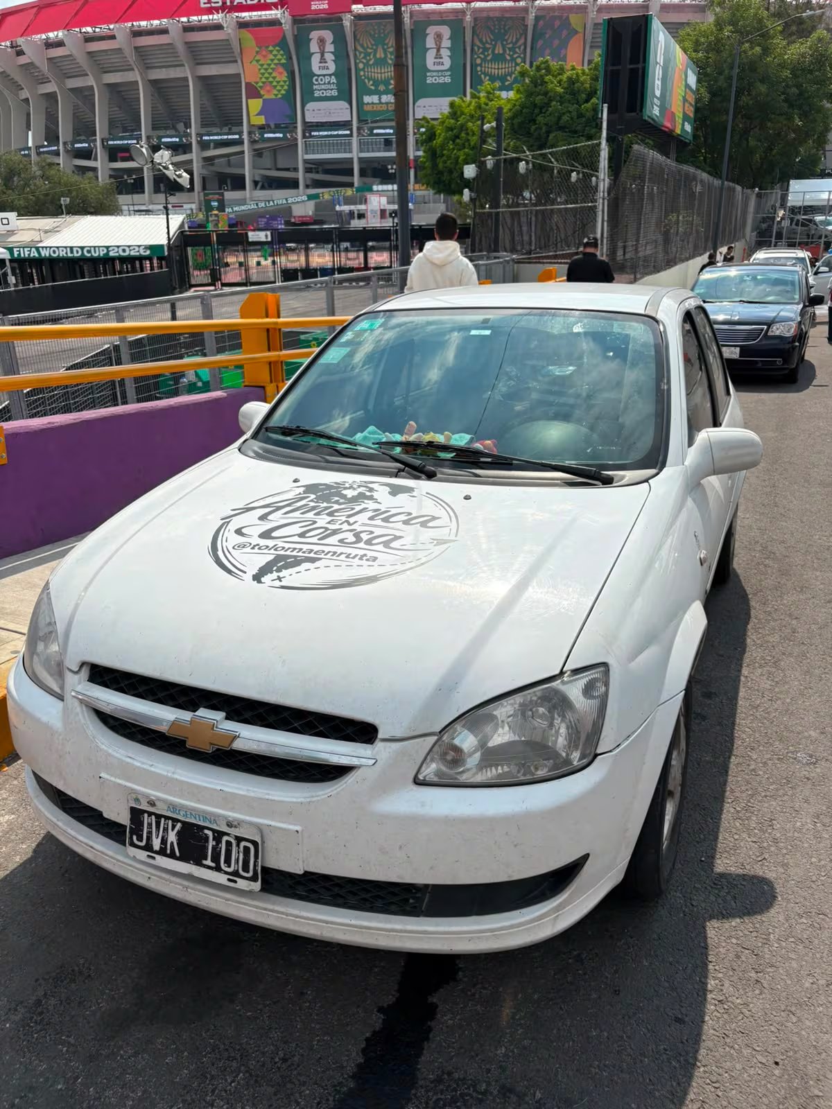 Lucas y Matías completaron un épico viaje de dos meses y medio en su auto desde Argentina hasta Ciudad de México, llegando en vísperas de la inauguración del Mundial 2026 (Luz Coello/ Infobae México)