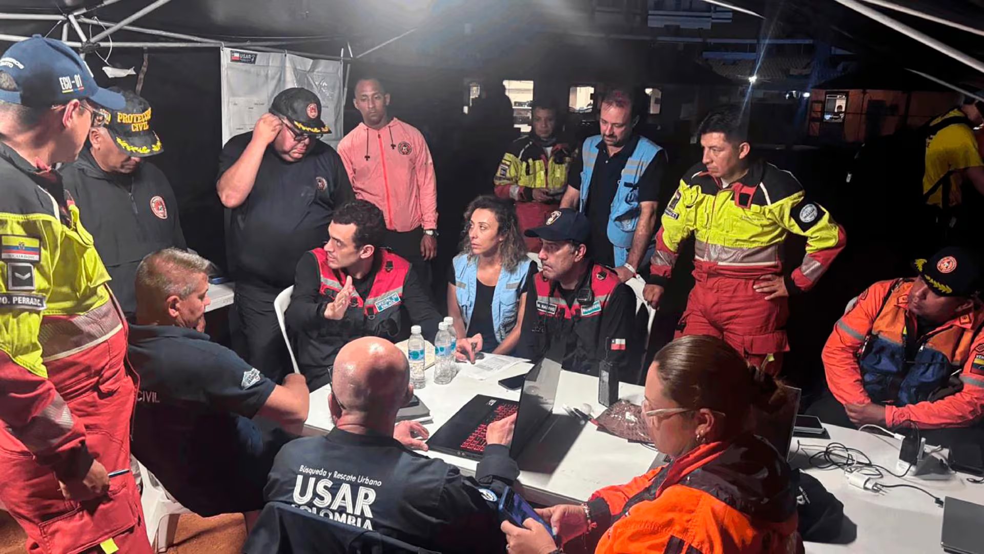 Chile envió una delegación de 47 bomberos y rescatistas que trabajan intensamente en la búsqueda de sobrevivientes. 