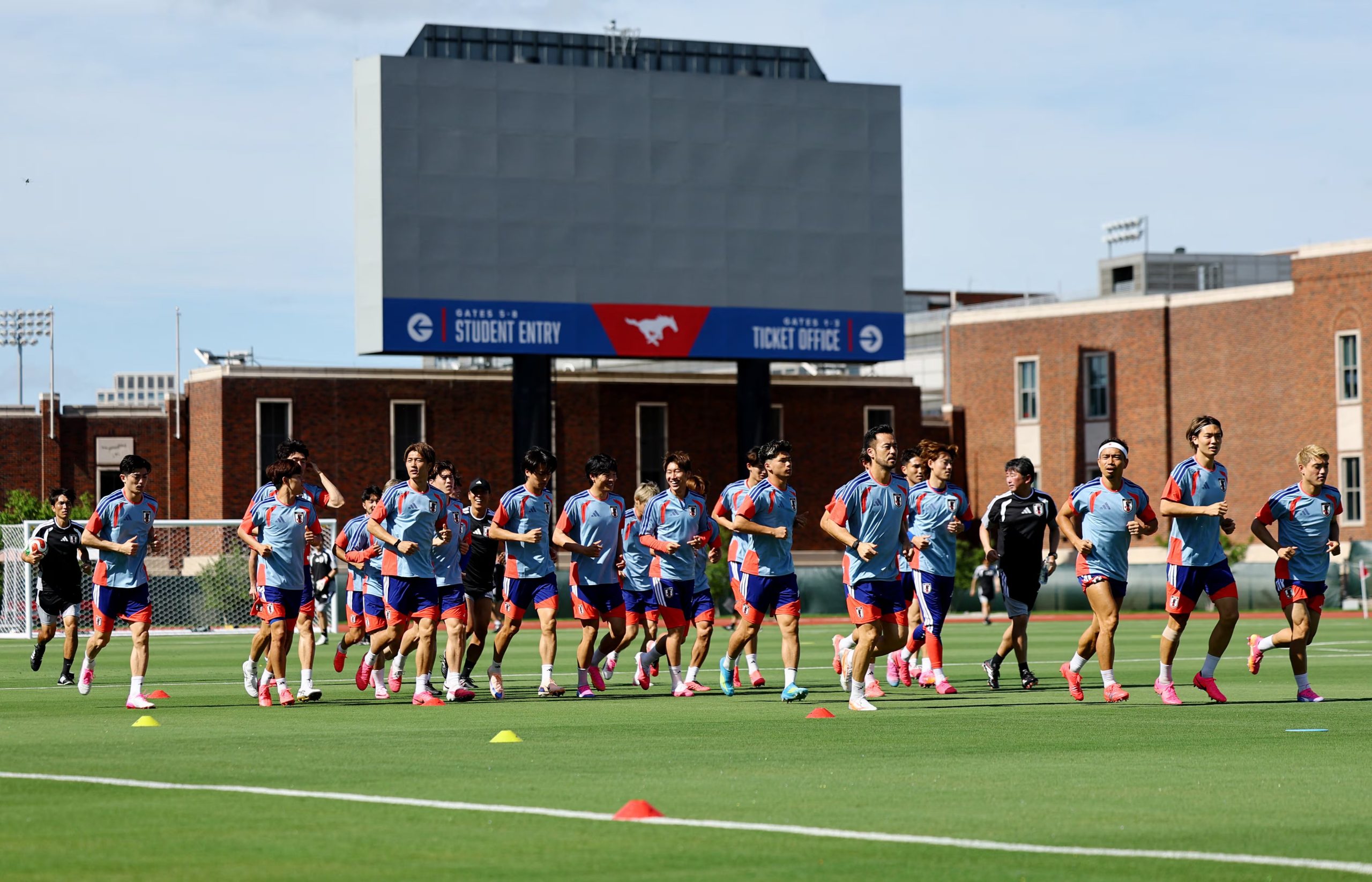 Fútbol - Copa Mundial de la FIFA 2026 - Entrenamiento de Japón - Universidad Metodista del Sur, Dallas, Texas, EEUU - 13 de junio de 2026. Vista general durante el entrenamiento de la selección japonesa de fútbol. REUTERS/Issei Kato