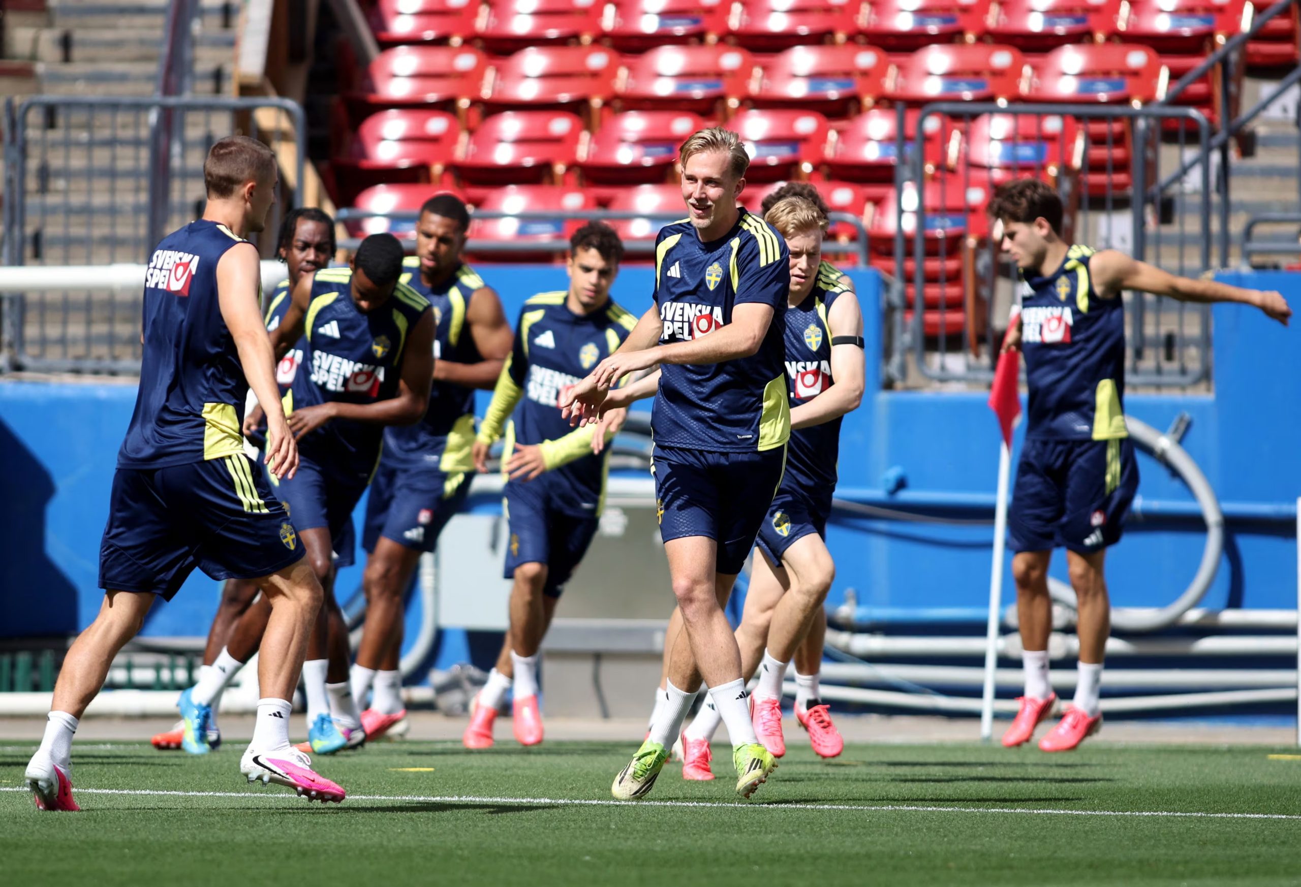 Fútbol - Copa Mundial de la FIFA 2026 - Entrenamiento de Suecia - Estadio FC Dallas, Frisco, Texas, EE. UU. - 9 de junio de 2026 Herman Johansson de Suecia durante el entrenamiento IMÁGENES vía Reuters/Tim Heitman