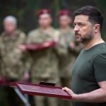 Kiev: retiro de condecoración a Zelensky es ‘error estratégico’