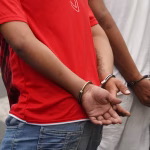 Dos menores detenidos por triple asesinato en barrio del sur de Esmeraldas