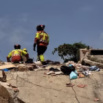 Bomberos de Quito colaboran en la búsqueda de sobrevivientes tras terremotos en Venezuela