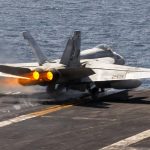 F/A-18 de EE.UU. deja inutilizado a petrolero con destino a Irán en el golfo de Omán