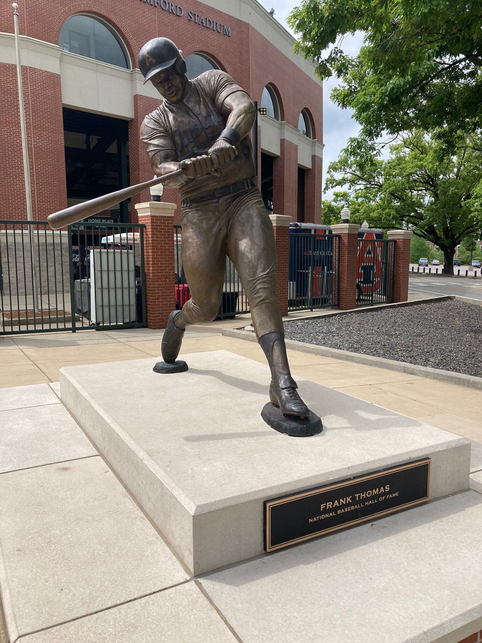 La estatua de Frank Thomas en Auburn (Auburn)