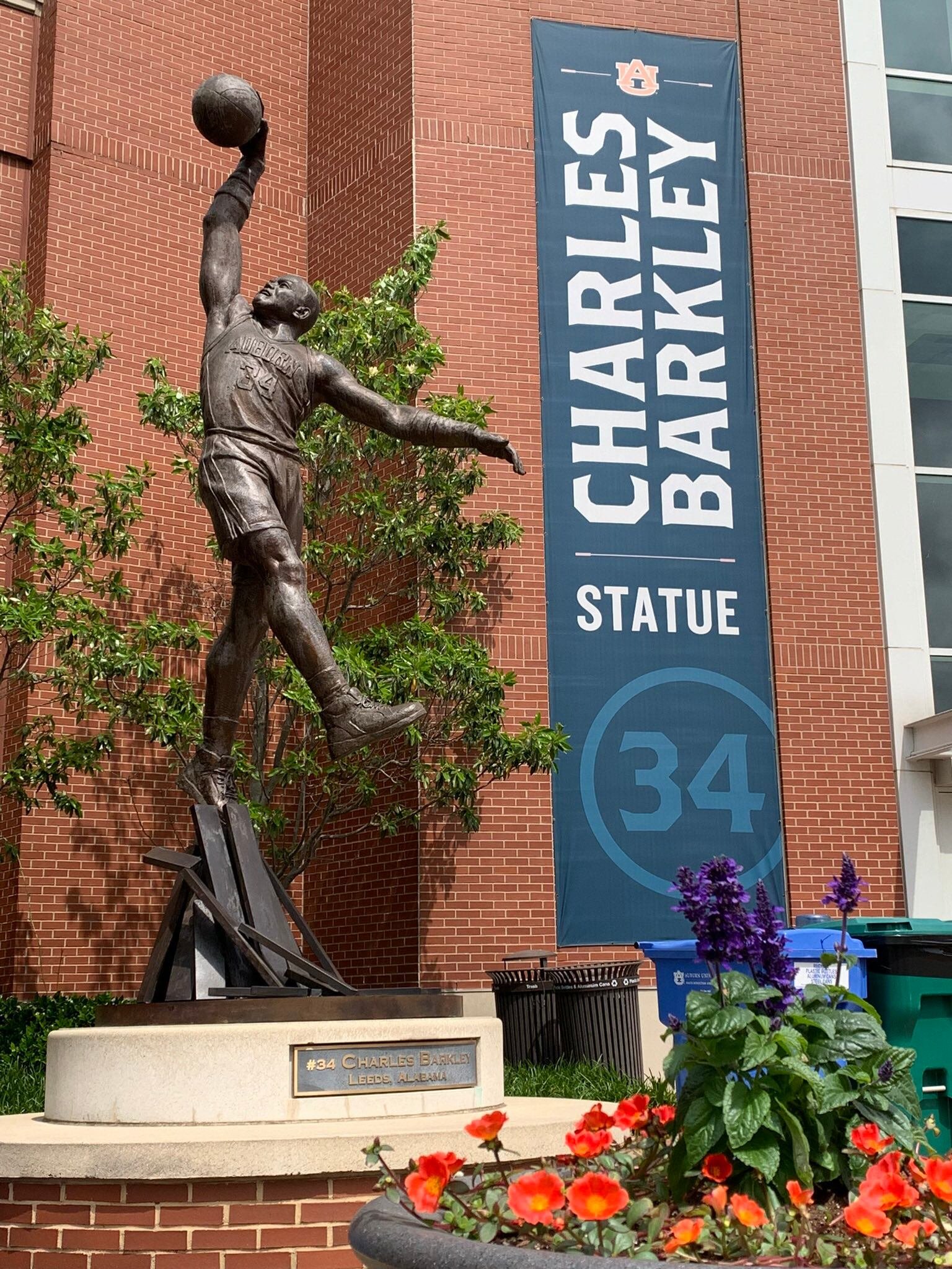 La estatua de Charles Barkly en Auburn (Auburn)