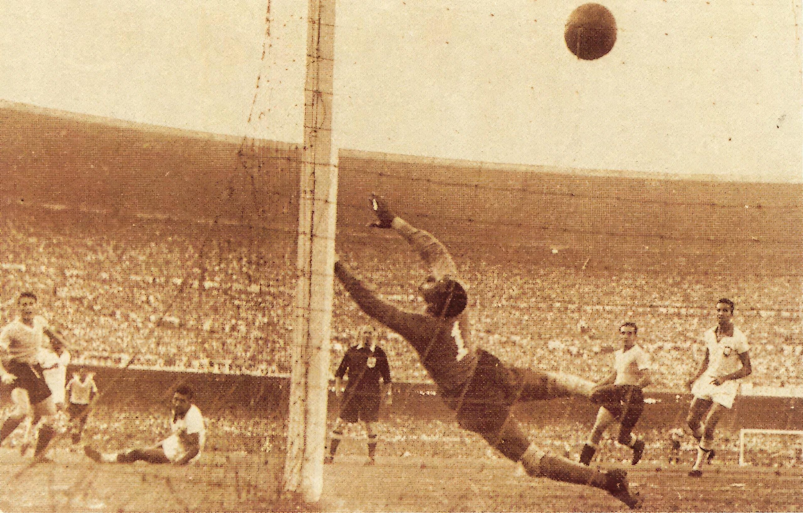 El Maracanazo, un hito en la historia del fútbol (Credit: Album / Archivo ABC / Grosby)