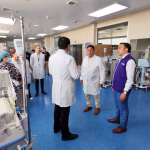 Ministerio de Salud entrega cinco termocunas y sillas de ruedas en Hospital del Niño de Guayaquil