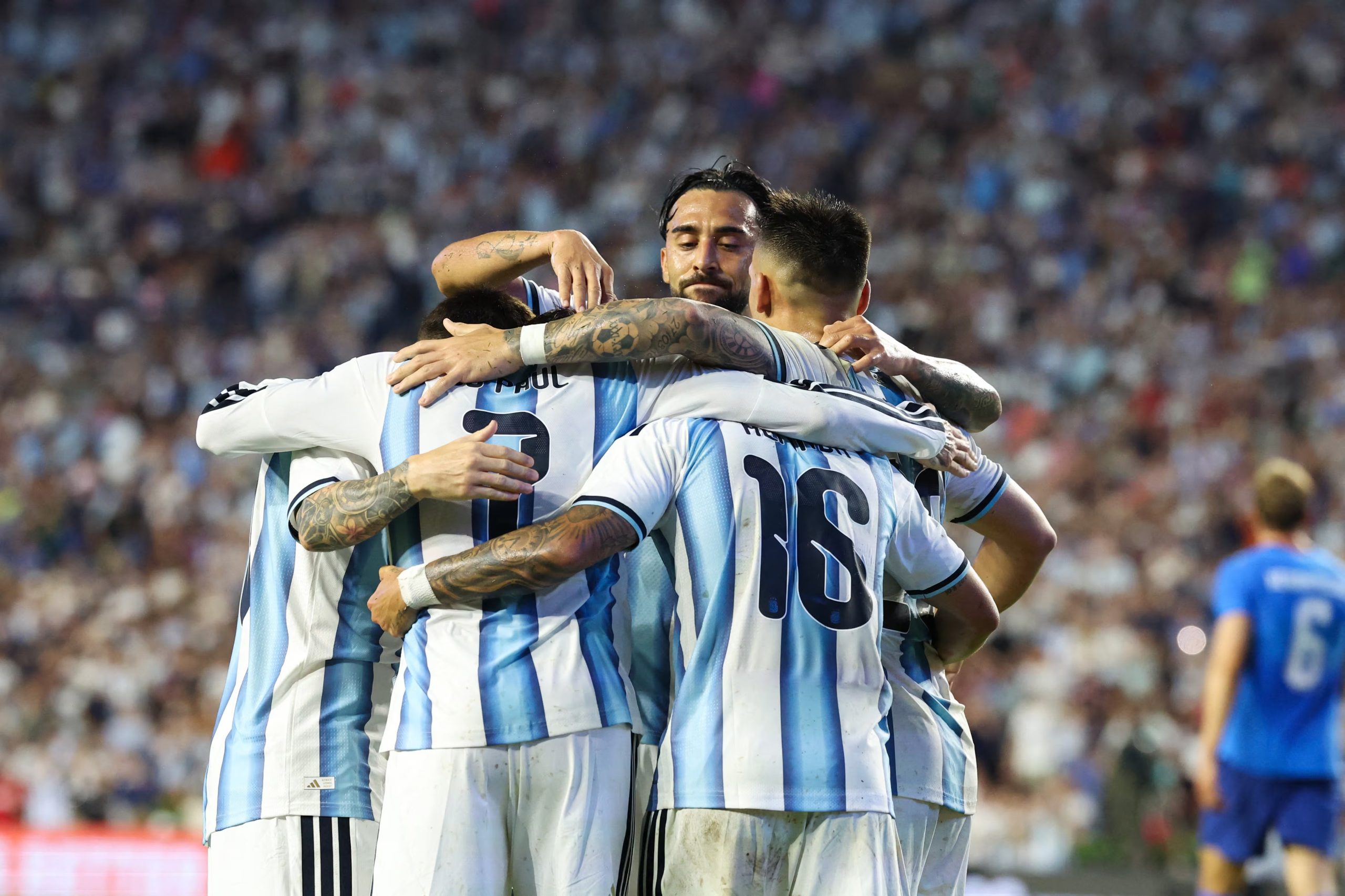 La Selección Argentina se prepara para su debut ante Argelia en Kansas City, donde miles de hinchas ya tiñen la ciudad de celeste y blanco en la previa del Mundial 2026 (Mandatory Credit: John Reed-Imagn Images)