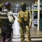 Dictan internamiento preventivo para adolescentes implicados en el asesinato de un hombre en el aeropuerto de Guayaquil